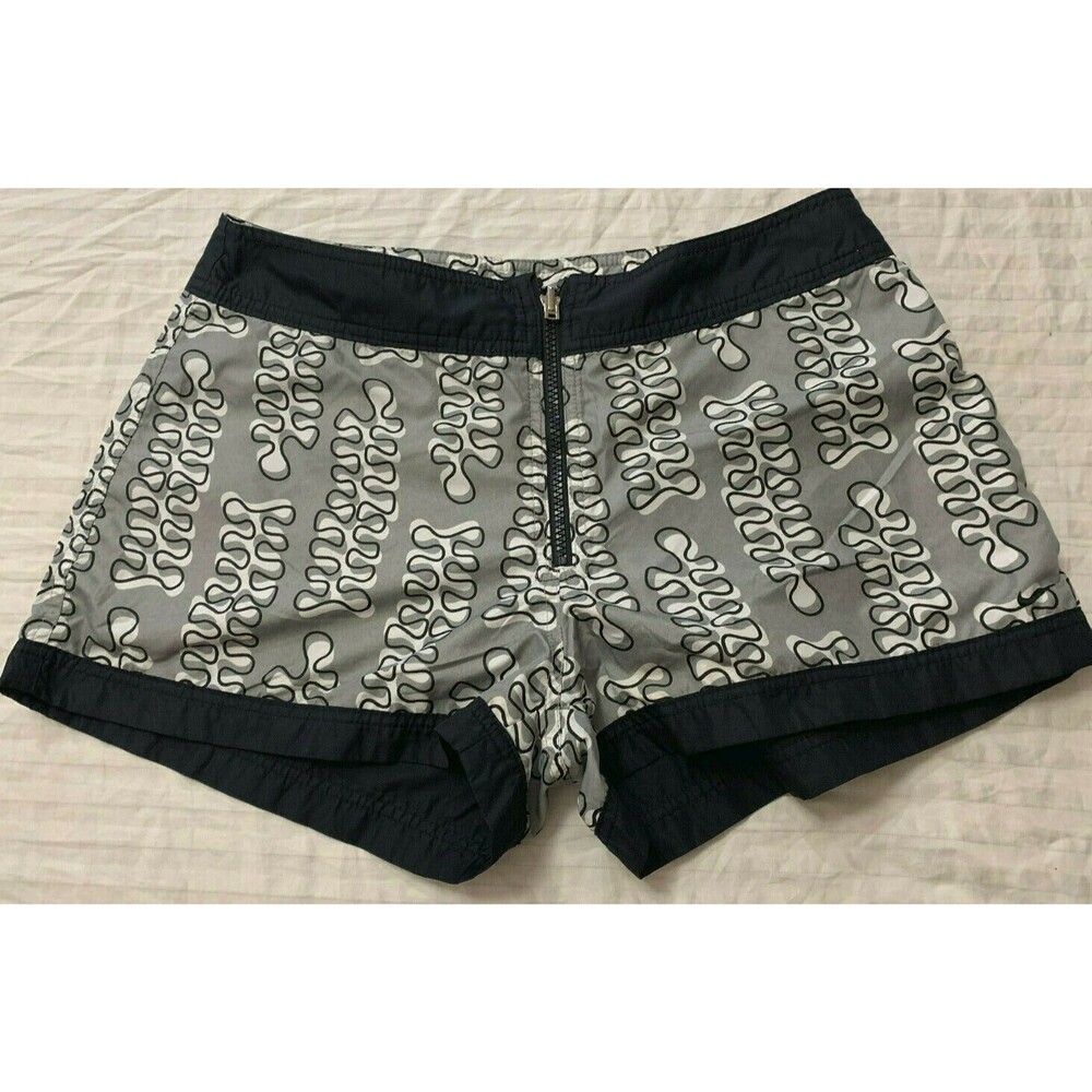 NIKE WOMENS SWIM REVERSIBLE SHORTS WAIST 29.5 IN,